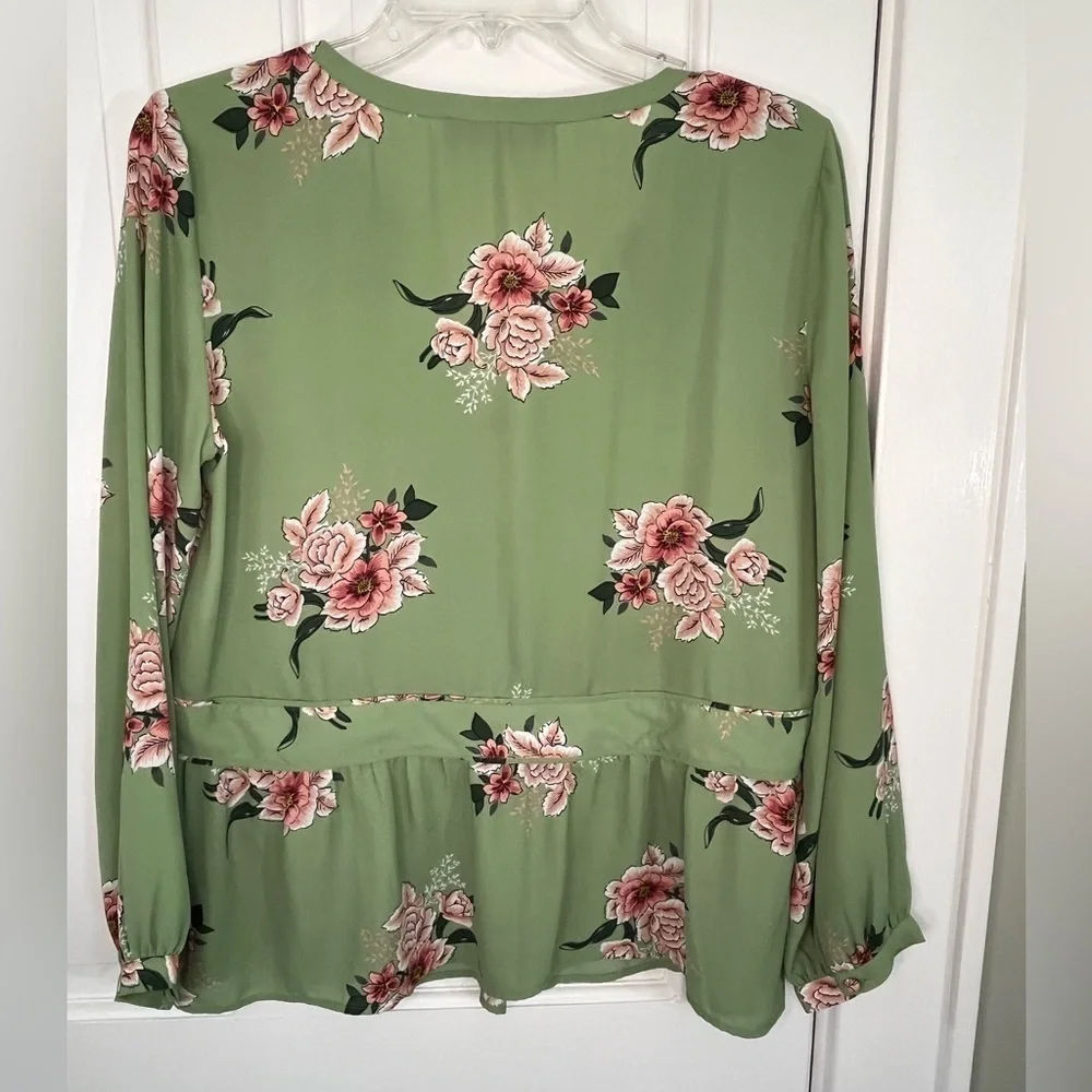 Ann Taylor LOFT Pure Mint Bouquet Peplum Blouse Size Small Cottagecore Boho
